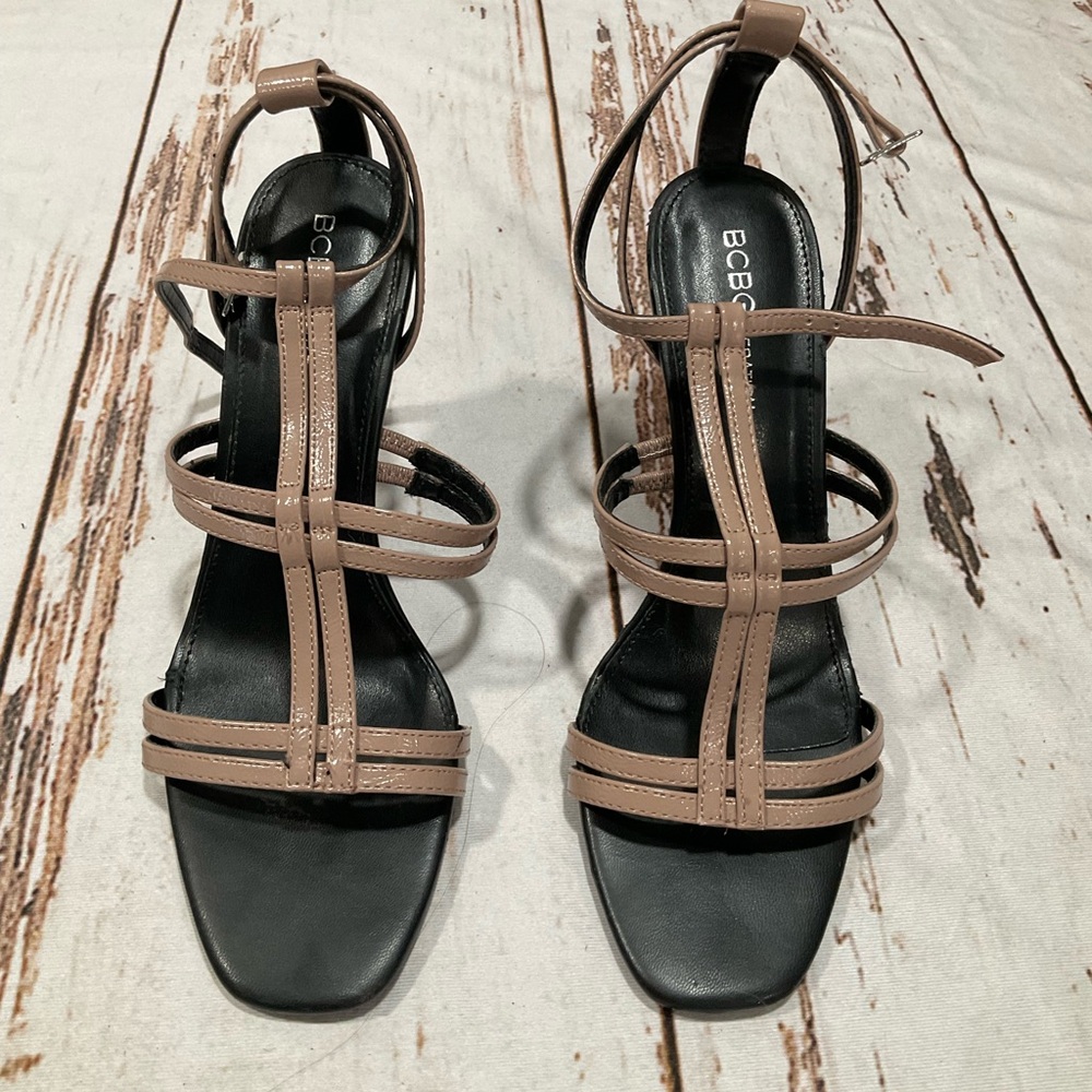 BCBGENERATION ISABEL WOMENS DOVE BEIGE CAGED EFFECT T STRAP‎ ADJUSTABLE